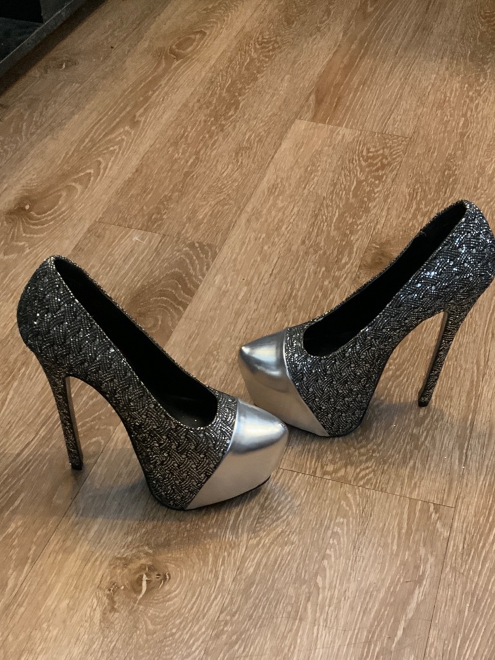 Shoe Dazzle Gunmetal Glitter Platform Stiletto Pumps - Picture 3 of 6